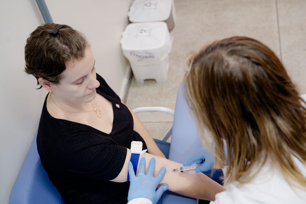 Exame de sangue do Goiás Todo Rosa