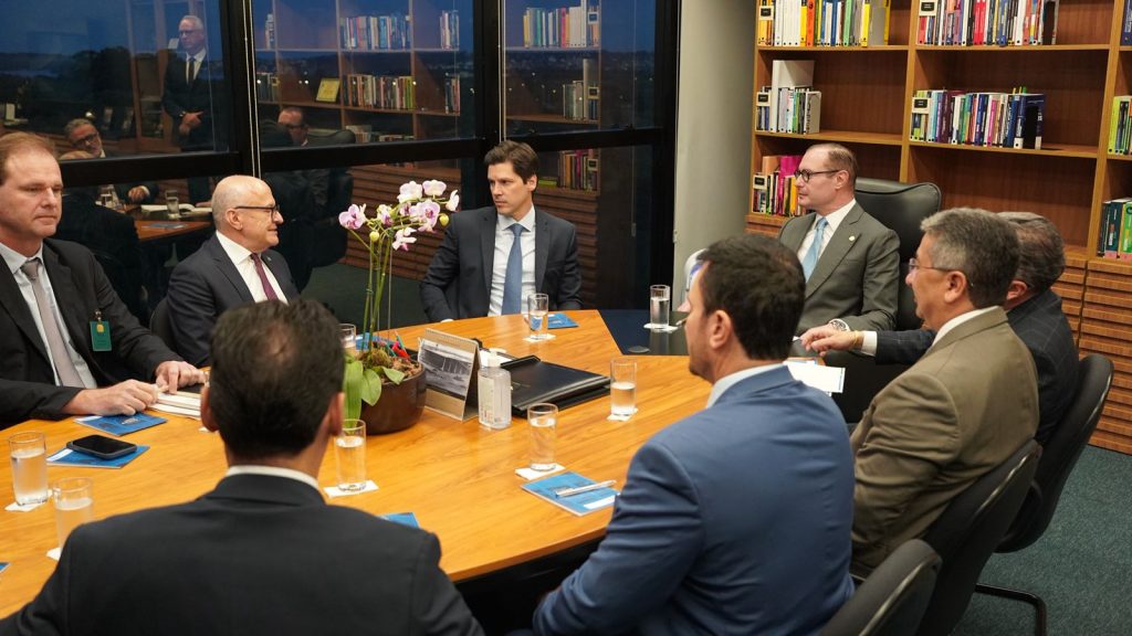 Daniel Vilela e governadores de Mato Grosso e Roraima se reuniram com ministro do STF Cristiano Zanin para debater sobre a redistribuição de royalties do petróleo (Fotos: Governo de Goiás)