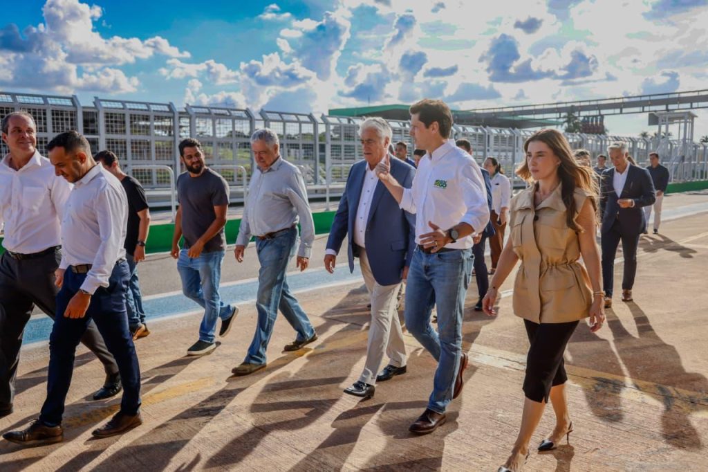 Governador Daniel Vilela acompanha diretores da Fórmula Indy em vistoria no Autódromo Internacional Ayrton Senna