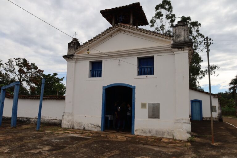 Igreja de Nossa Senhora do Rosário, localizada no distrito de Buenolândia
