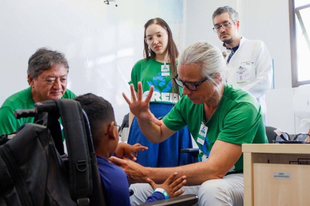 Atendimento da missão humanitária no Crer