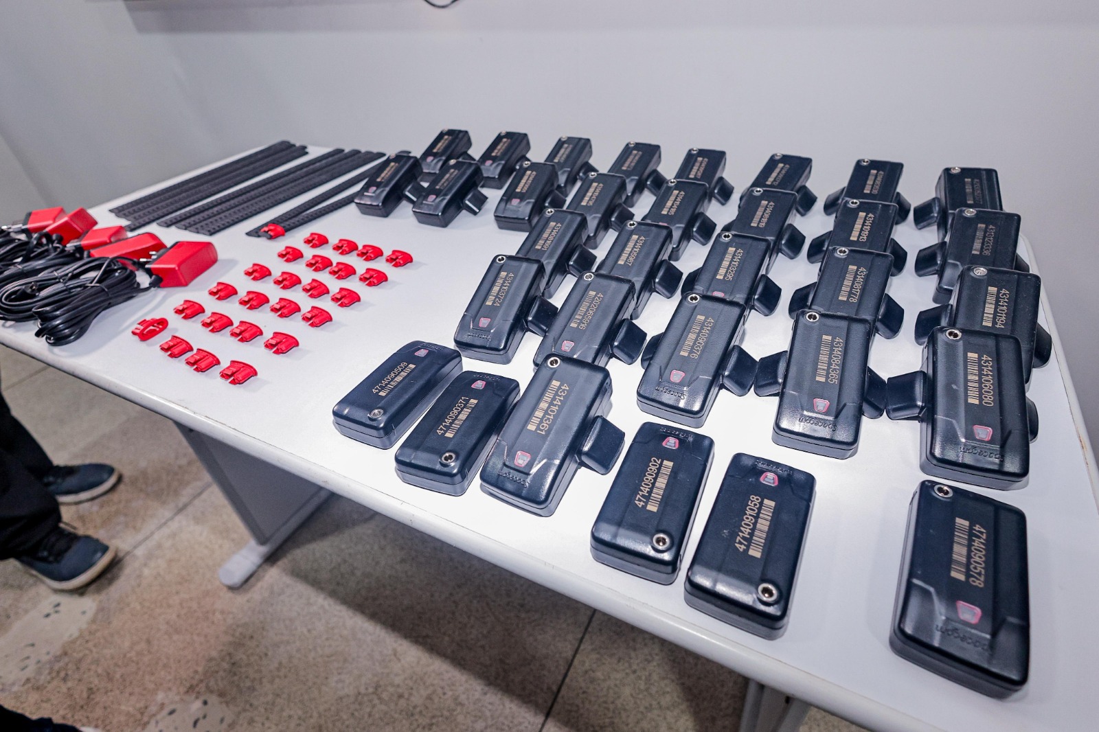 Em Goiás, agressores de mulheres vão ter que pagar pelo uso da tornozeleira eletrônica