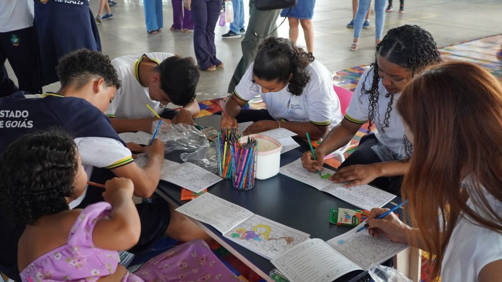 Cine Leitura do Bem estreia em Uruaçu com cinema e incentivo à leitura