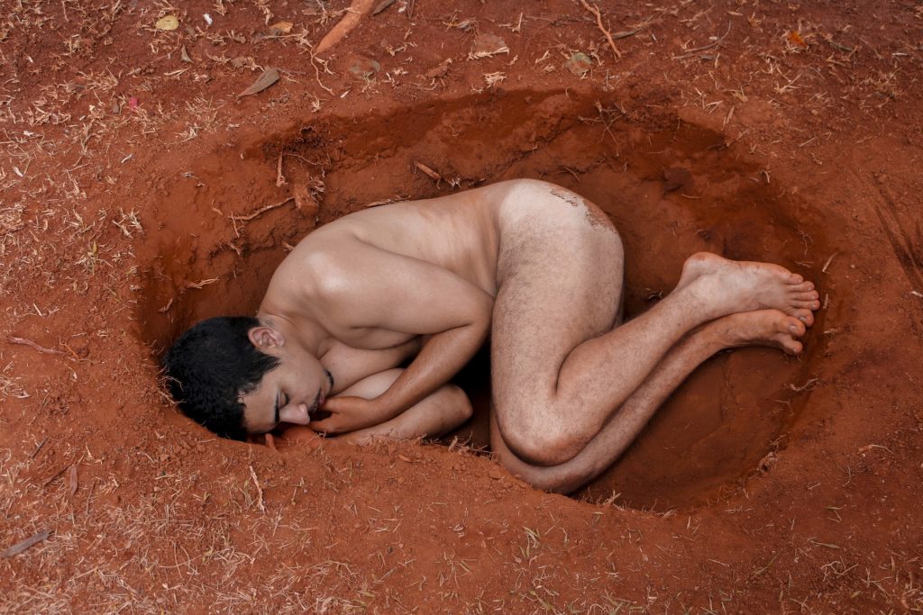 Arte contemporânea goiana chega à Universidade de Oviedo com exposição “Antes que Desapareça”