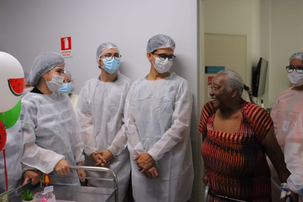 Alta humanizada transforma despedida em gesto de cuidado