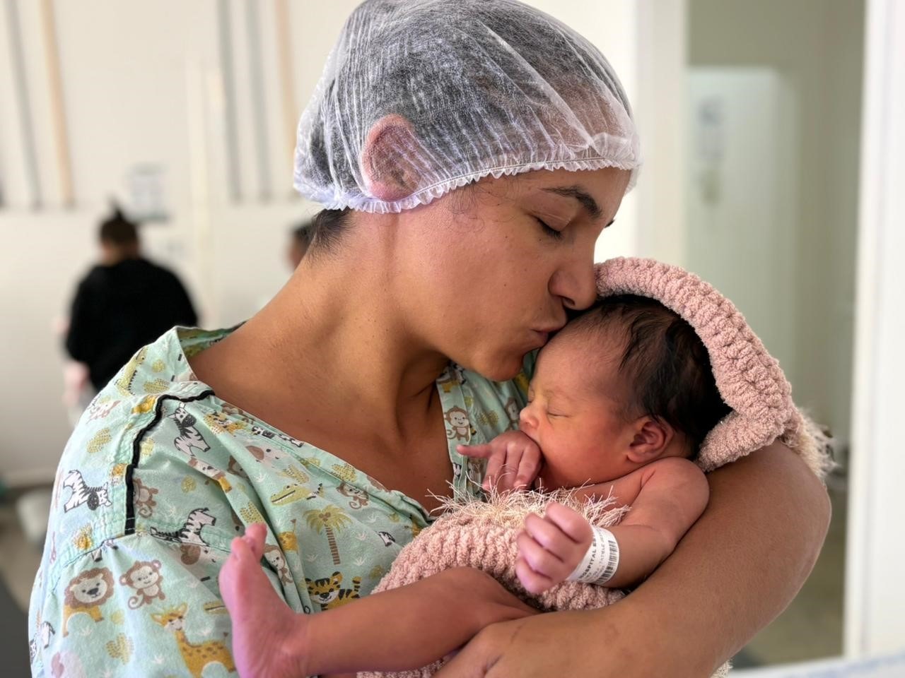 HEF celebra Páscoa com ensaio fotográfico de recém-nascidos