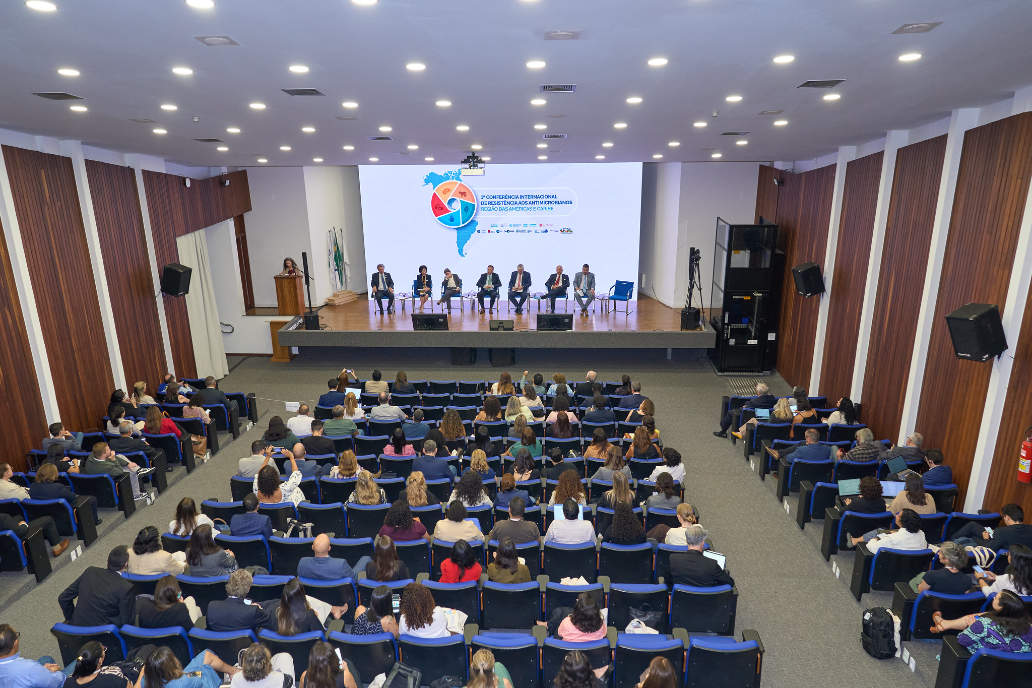 Lacen-GO participa da 1ª Conferência Internacional sobre Resistência aos Antimicrobianos