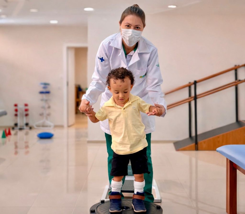 Reabilitação na Policlínica de Formosa promove qualidade de vida e desenvolvimento de paciente com mielomeningocele