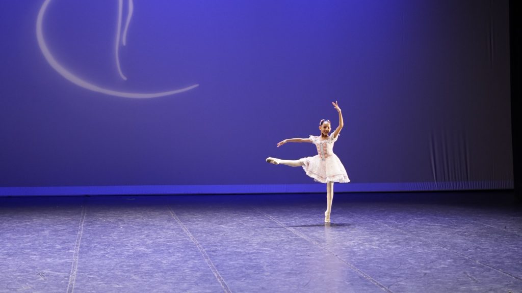 Bailarina do Basileu França em competição nos EUA