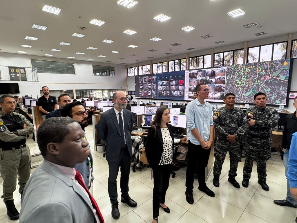COMITIVA INTERNCIONAL CONHECE MODELO DE SEGURANÇA PÚBLICA DE GOIÁS