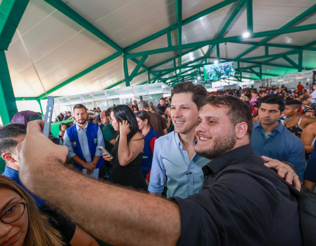 Daniel Vilela e Iara levam benefícios do Goiás Social a Águas Lindas de Goiás 