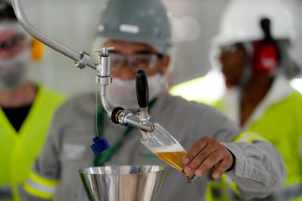 “Investimentos simbolizam mais oportunidades para goianos", diz Daniel Vilela em visita à fábrica do Grupo Heineken