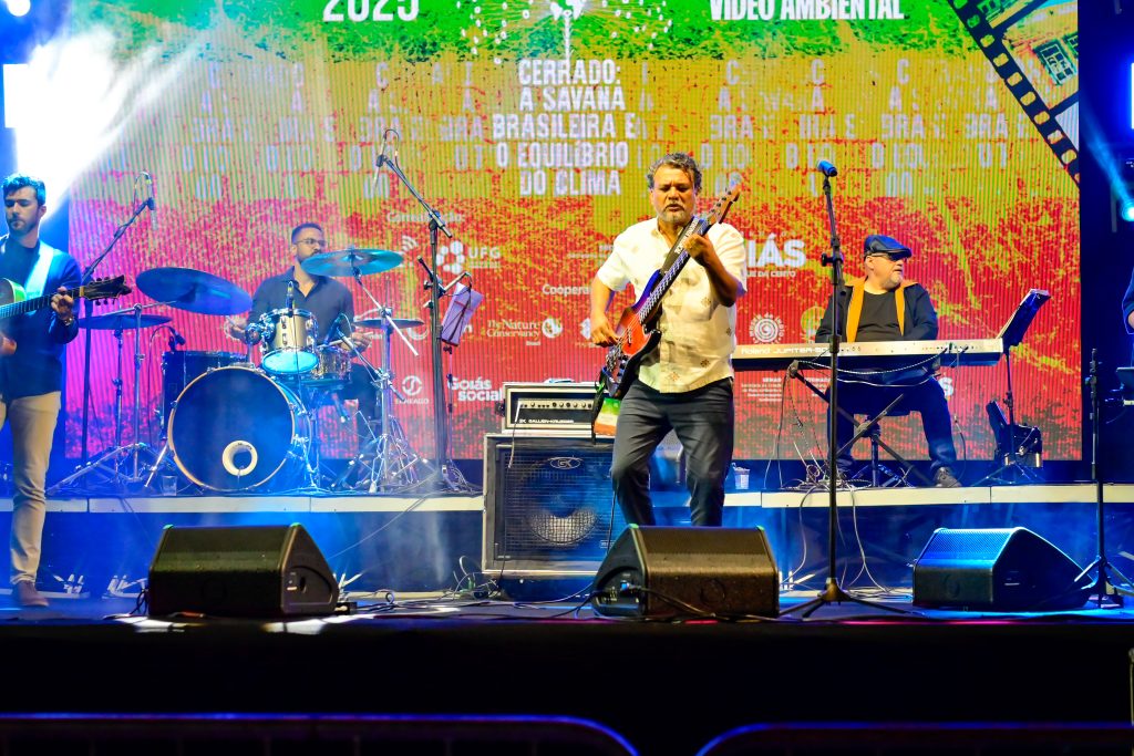Apresentação musical no Fica