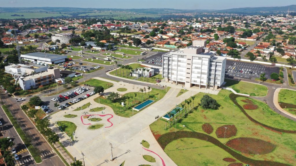 Agenda do governador para segunda-feira (11/05) - Daniel Vilela prestigia Desfile Cívico pelos 104 anos de Aparecida de Goiânia