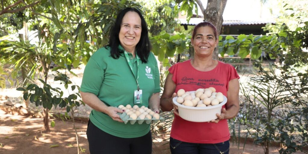 Produtora rural de Trindade auxiliada pelo Agro é Social