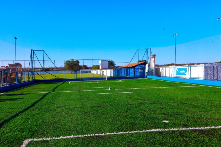 Campo sintético de futebol society de Planaltina é inaugurado, durante programação do Goiás Social