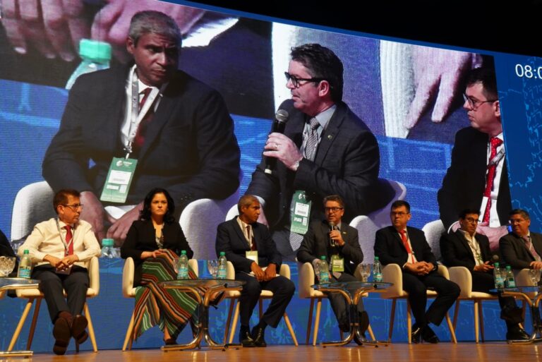 ecretário da Saúde em Congresso apresenta Goiás Todo Rosa