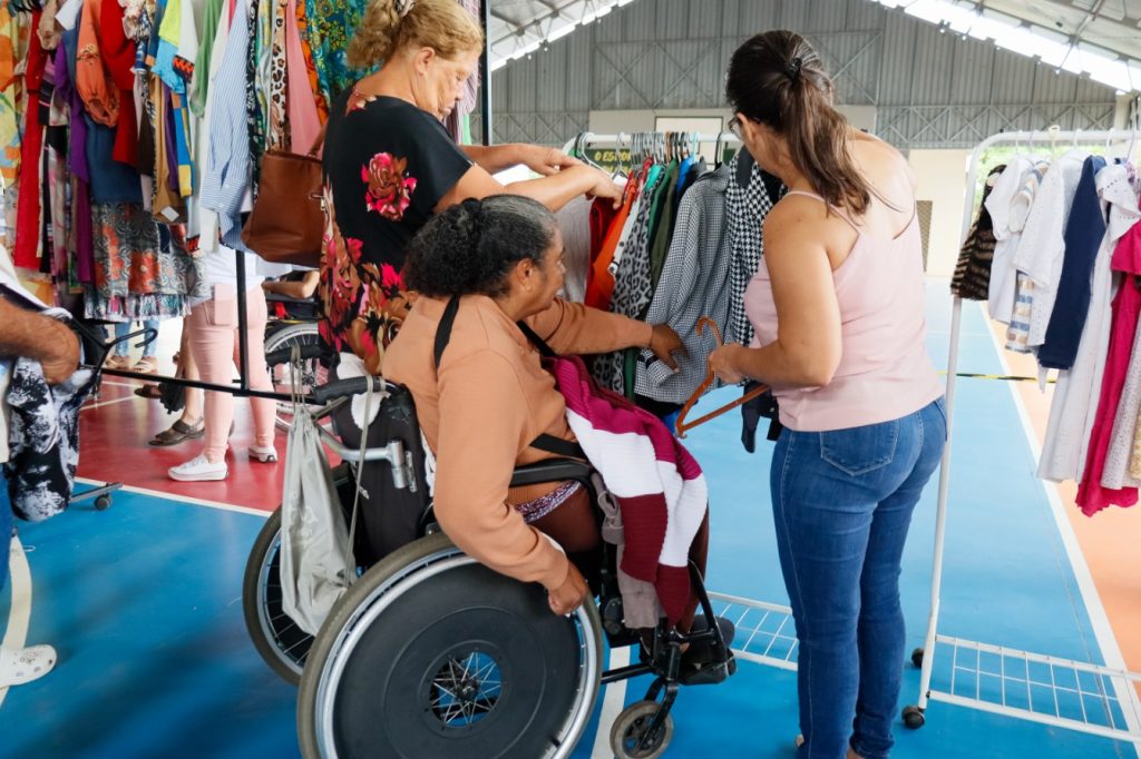 Bazar “Juntos, Vestimos o Bem”