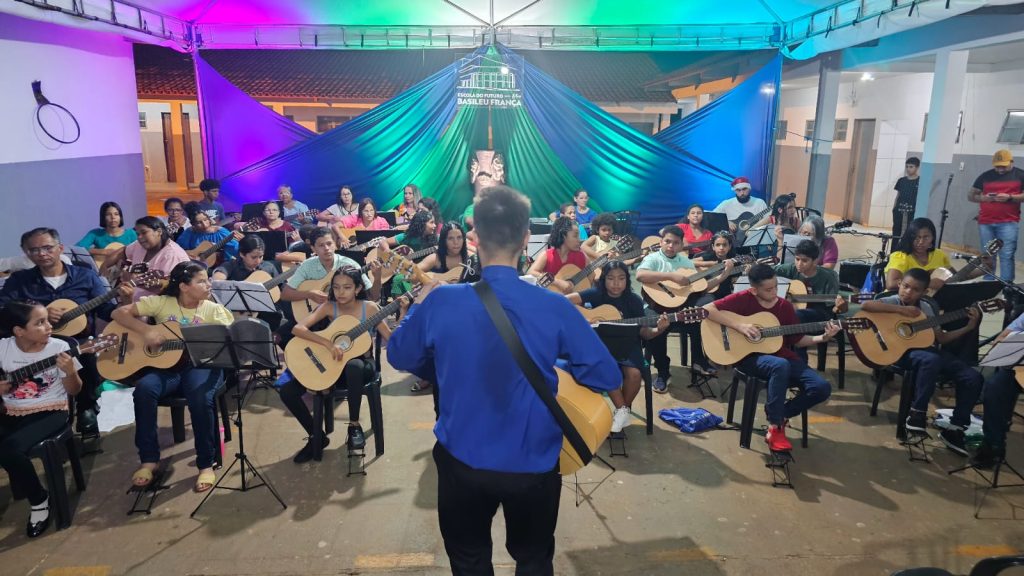 Cursos de Teatro e Violão têm 434 vagas gratuitas em sete cidades
