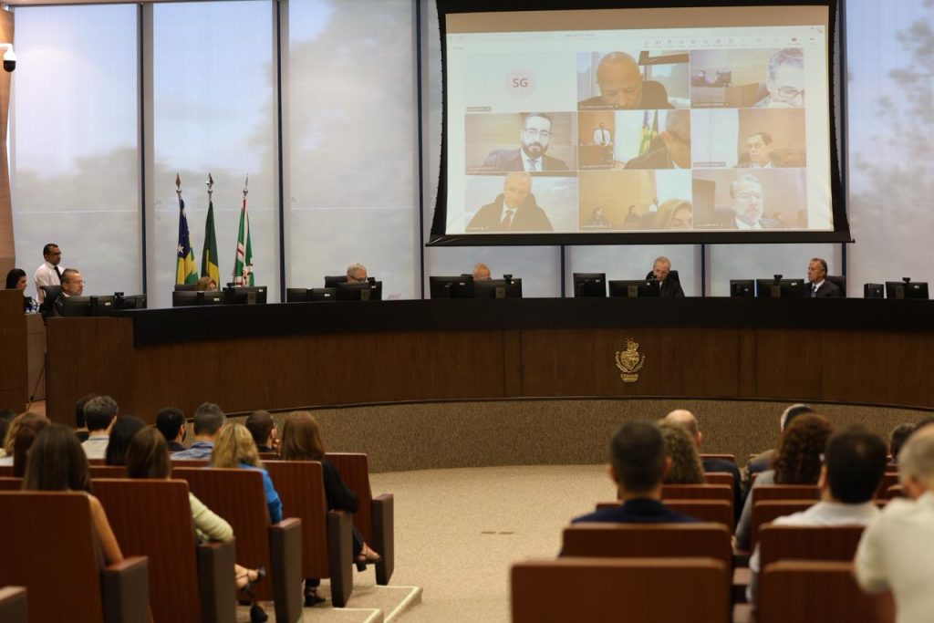 TCE-GO aprova parecer prévio das contas do Governo de Goiás de 2025 - integrantes do TCE durante parecer prévio das Contas Anuais do governador referentes ao exercício de 2025
