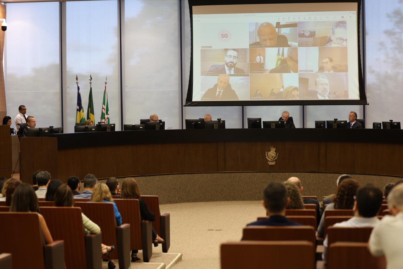 TCE-GO aprova parecer prévio das contas do Governo de Goiás de 2025 - integrantes do TCE durante parecer prévio das Contas Anuais do governador referentes ao exercício de 2025