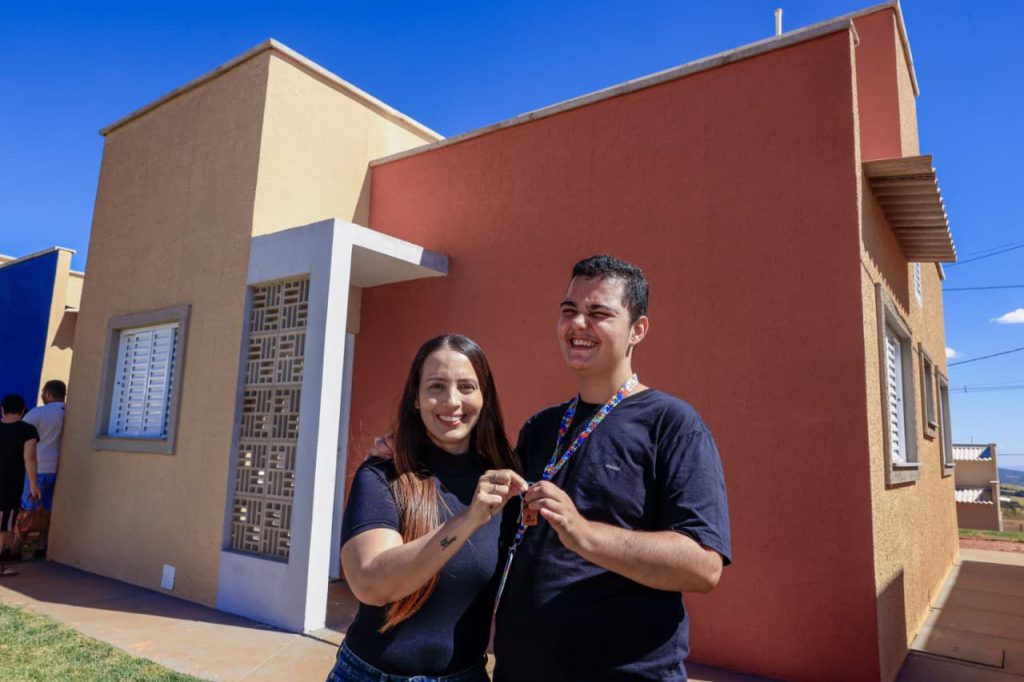 Família recebe Casas a Custo Zero em Santa Rita do Novo Destino