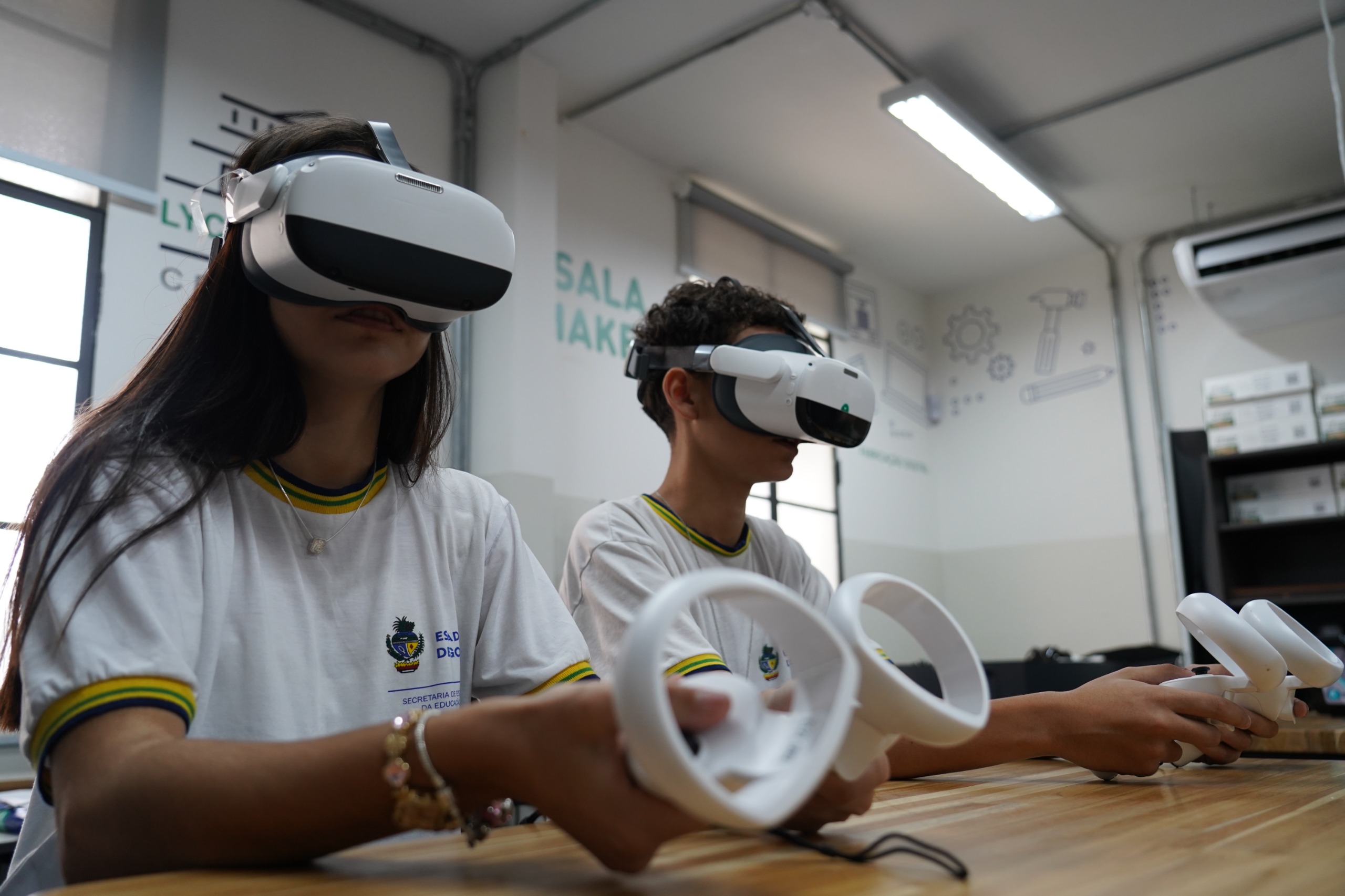 Óculos de realidade virtual chegam a 104 escolas estaduais