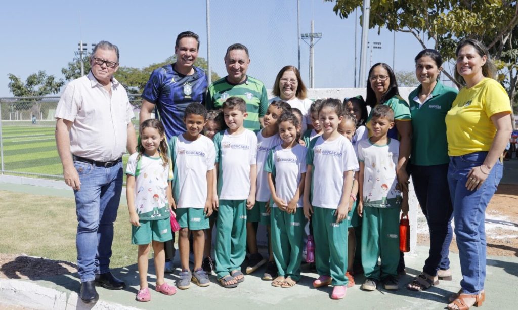 Montividiu do Norte tem agora um campo sintético de futebol society