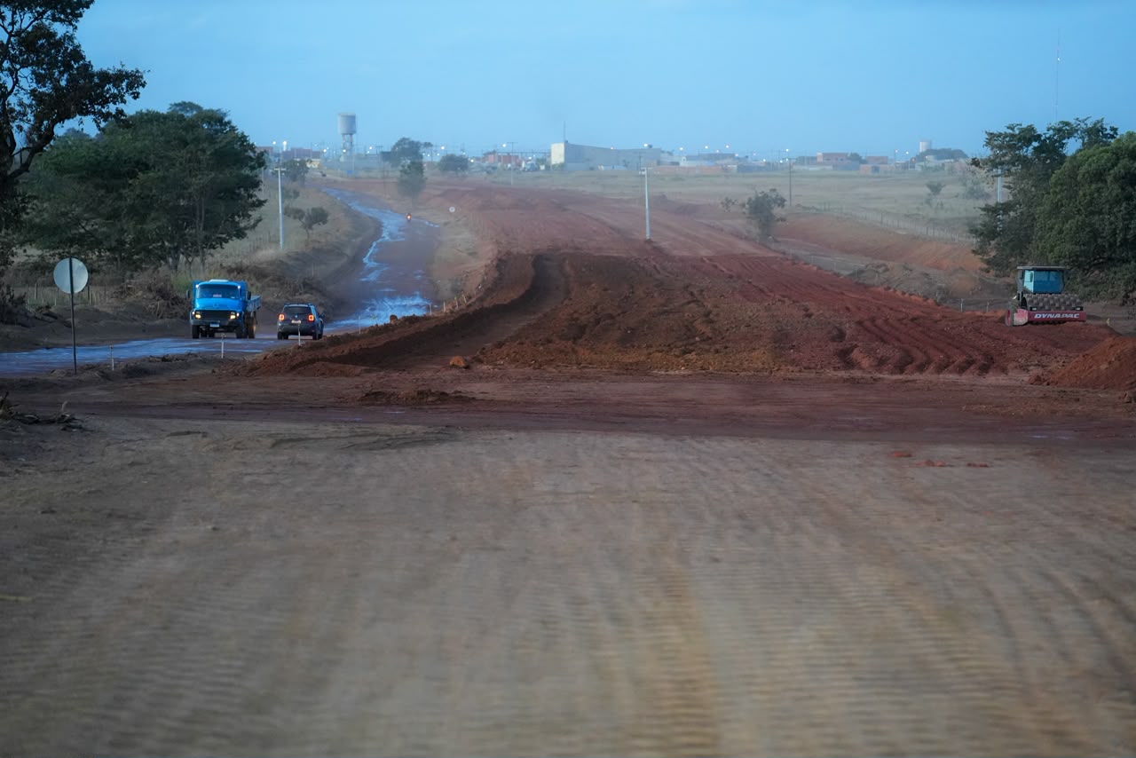 Assinada ordem de serviço para pavimentação da GO-469, entre Abadia de Goiás e Aragoiânia - rodovia com obras iniciadas