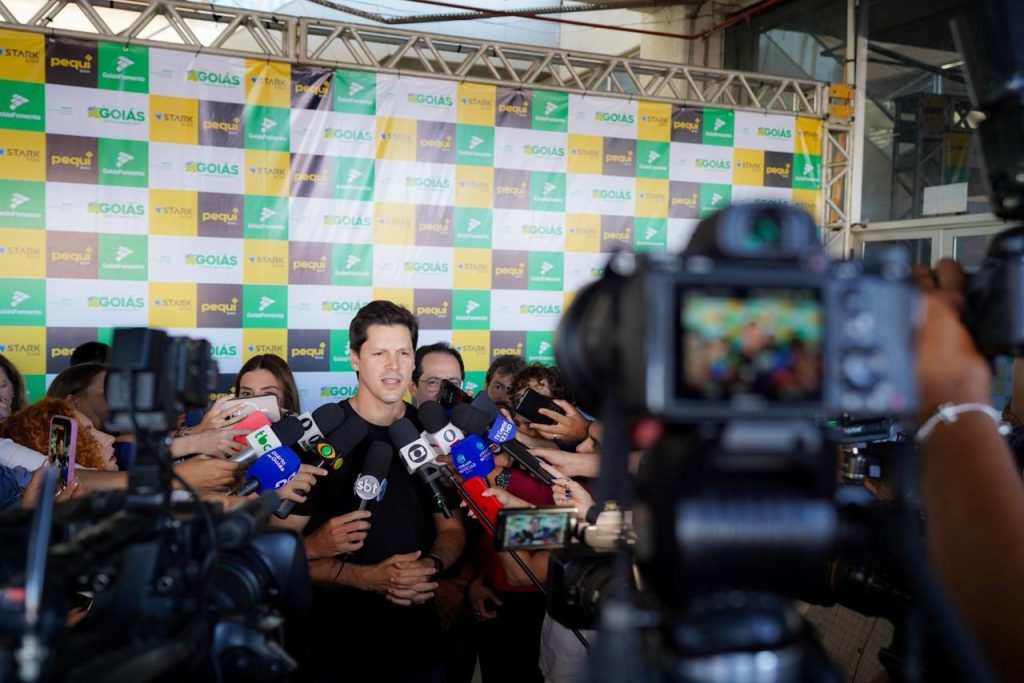 Governo de Goiás lança Pequi Bank - Governador Daniel Vilela em coletiva de imprensa durante lançamento do Pequi Bank