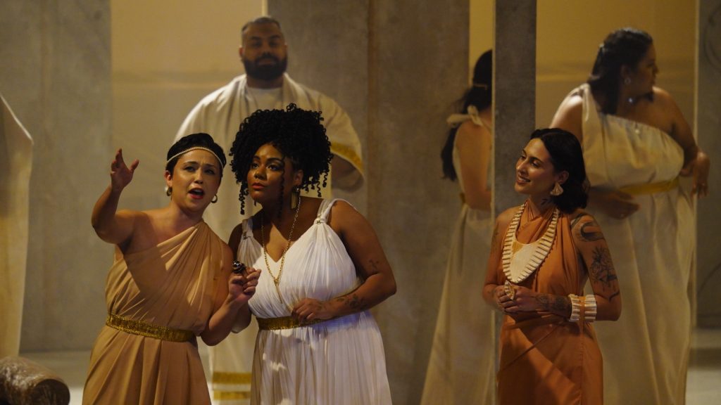 Basileu França apresenta ópera La Traviata - Atores no palco