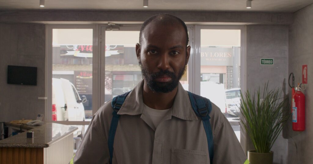 Curta-metragem goiano “Casca de Ferida” é selecionado para o 49º Festival Guarnicê de Cinema - homem negro e jovem protagonista do filme