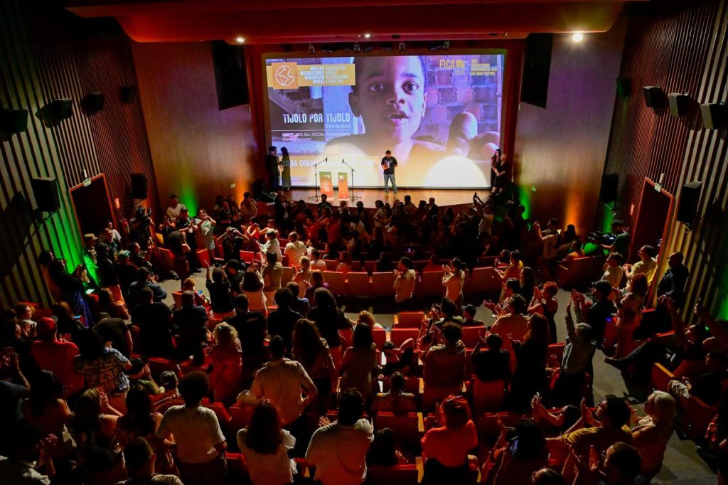 Fica 2026 abre credenciamento para profissionais de imprensa - sala de exibição do Fica em edições anteriores do evento
