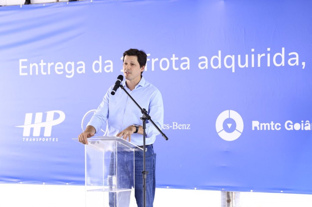 Goiás conquista maior prêmio mundial de mobilidade urbana por transformação no transporte coletivo - governador Daniel Vilela discursando