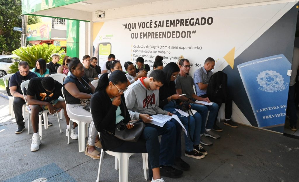 Vagas para jovem aprendiz feirão oferece mais de mil oportunidades em Goiânia