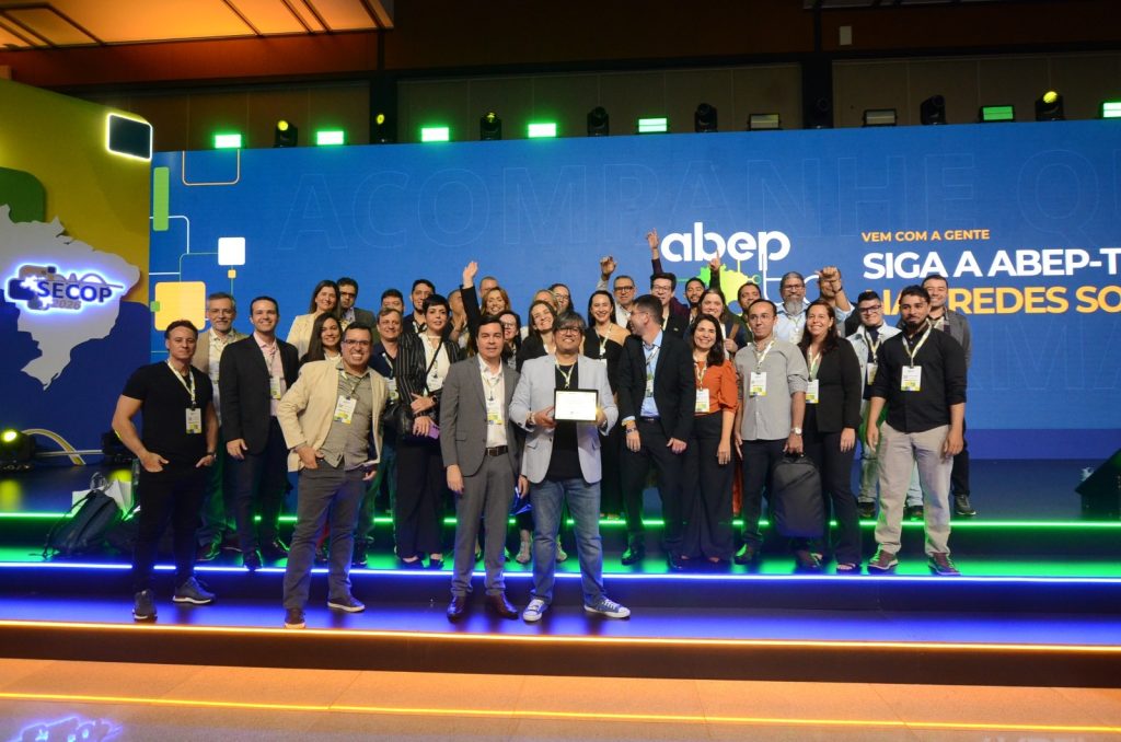 Certificação Selo Ouro de Serviços Digitais é entregue à comitiva de Goiás durante o SECOP 2026, em Brasília