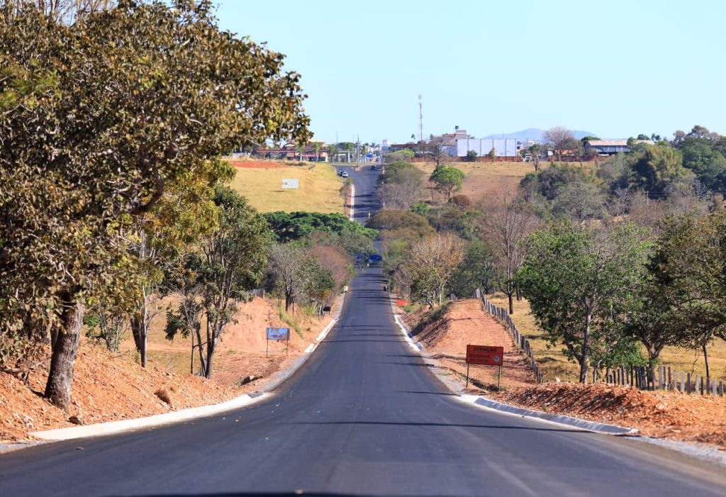 GO-326 entre Sanclerlândia e Anicuns