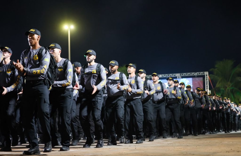 Polícia Penal forma primeira turma e reforça segurança no sistema prisional goiano - Policiais marchando