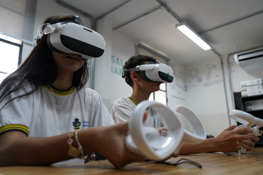 Rede estadual recebe ferramentas tecnológicas e materiais de apoio para o Enem