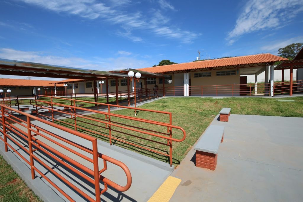 Dados do IBGE mostram aumento na presença de recursos de acessibilidade nas escolas públicas goianas