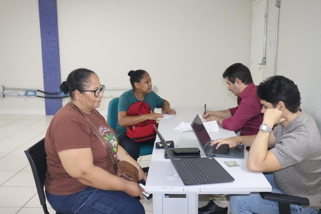 Feirão de empregos reúne 3,2 mil vagas para os setores de logística e comércio