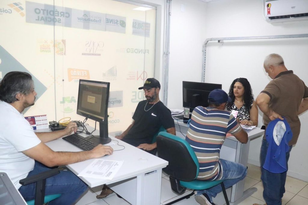 Feirão oferece 1,7 mil vagas de emprego para pessoas com deficiência em Goiânia