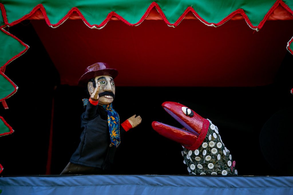 Cia Inventor de Sonhos promove espetáculos e oficinas de teatro de bonecos em escolas goianas - Teatro de bonecos